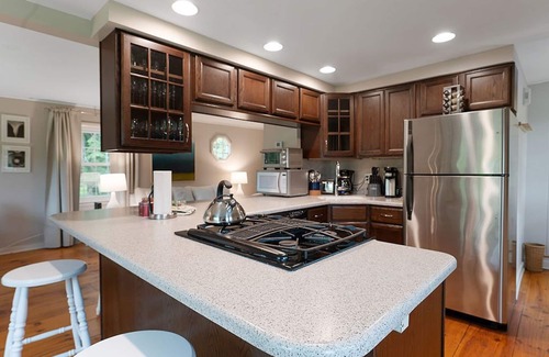 Cornwall Bridge Cottage | WARREN PoshPadsCT "MELIUS 1BR+Sofa Bed COTTAGE" Ski Mohawk-5Mi!,2Hrs NYC,Tennis