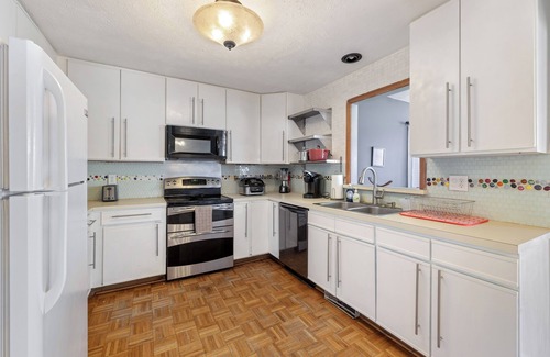North Central Omaha House | Warren. Tranquil golf course views.