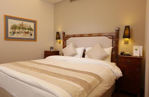 Ain Al Mraiseh Hotel | Warwick Palm Beach Hotel