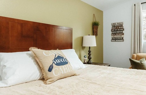 Plover House | Washington Manor Room #2