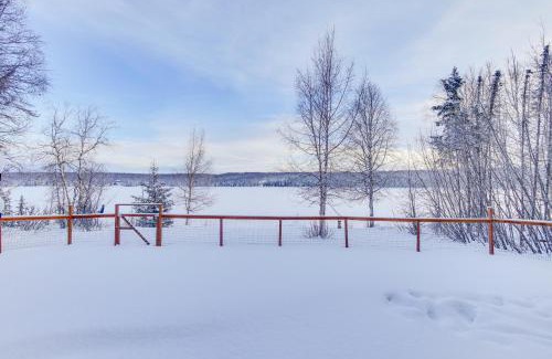 Houston House | Wasilla Spruce Moose Cabin Lakefront and Hot Tub!