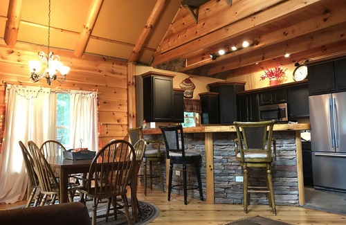 Butler Ski Chalet | Watauga Lake Home! Hot tub, kayaks, Slip access & Mountain View!