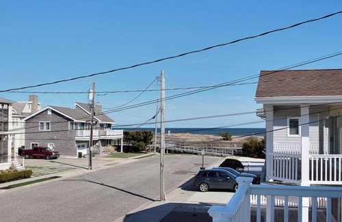 Avalon House | Watch the sunrise over the ocean and the sunset from the front or back decks and enjoy coffee or cocktails.