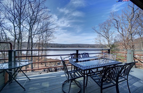 Rowland House | Water front boating, fishing, swimming, ski, golf, horseride, hike & more!