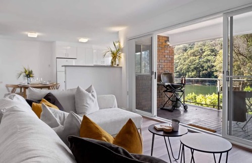Horsfield Bay House | Water-Front Wonder Near Woy Woy
