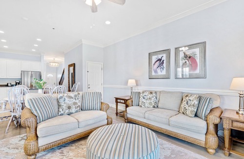 Waters Edge House | Water's Edge 115 - Folly Kai - Charming Riverside Home - Pool & Fishing Dock