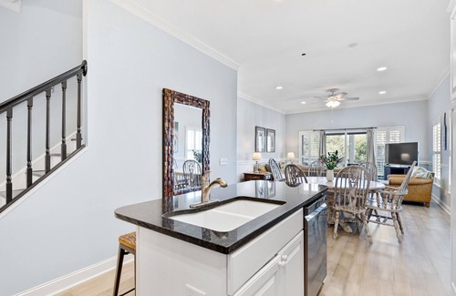 Waters Edge House | Water's Edge 115 - Folly Kai - Charming Riverside Home - Pool & Fishing Dock