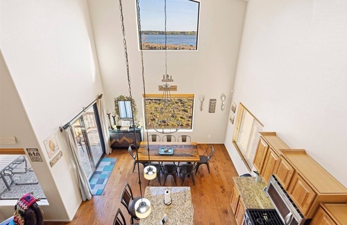 Pinetop-Lakeside Cottage | Water’s Edge Retreat, Lake & Creek Views , Kayaks, Firepit, Massage, Sleeps 10