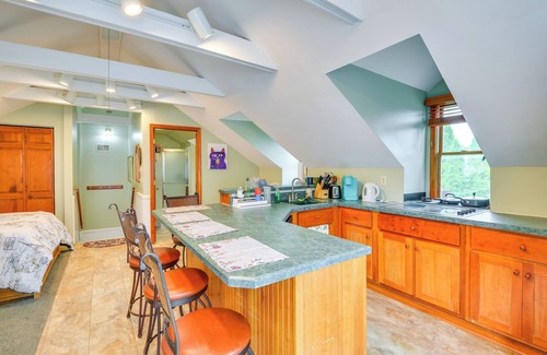 Sackets Harbor Apartment | Water-View Balcony: Charming Lake Ontario Studio!