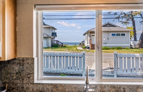 Birch Bay Condo | Water view, beach access, BBQ PC-C
