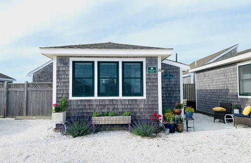 North Truro Cottage | Water View Cottage within Steps to Private Beach