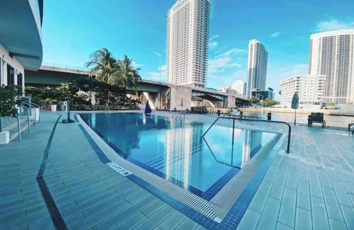Hallandale Beach Apartment | Water View Studio with Balcony – 11th Floor