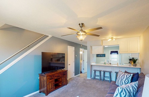 Holiday Island House | Water view townhouse with a washer/dryer, central AC, yard & grill