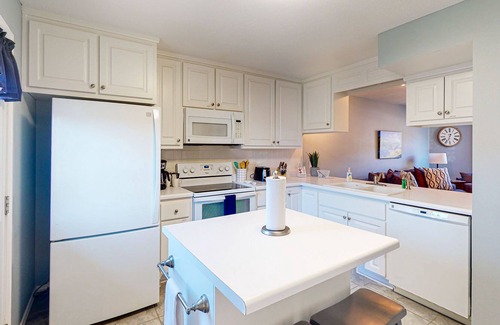 Holiday Island House | Water view townhouse with a washer/dryer, central AC, yard & grill