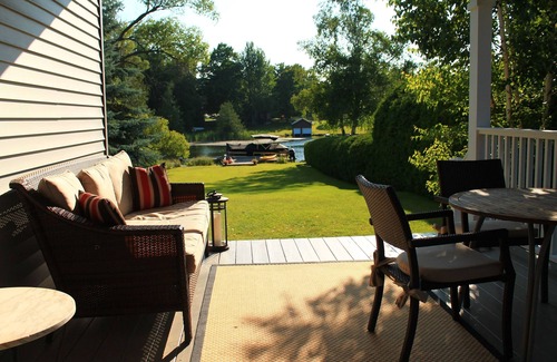 Lake Leelanau House | Water Views On Lake Leelanau! Great House for Entertaining. OPEN in WInter. Xmas