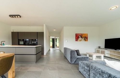 Zeewolde House | Water villa in Zeewolde with jetty