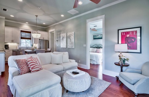 Watercolor House | Watercolor Carriage House- King Bd -2 Bikes-300 Yards to Frog Pool/Seasonally Heated