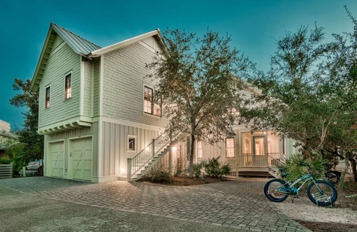 Watercolor House | Watercolor Carriage House- King Bd -2 Bikes-300 Yards to Frog Pool/Seasonally Heated