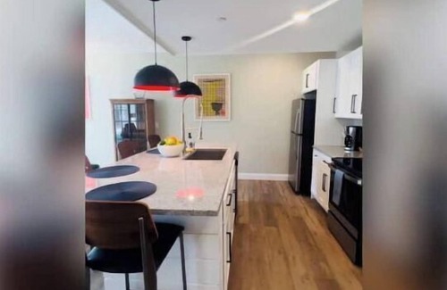 Central Waterford Apartment | Waterford, CT - Beautifully furnished 1Bedroom/1Bath 864sf Apartment