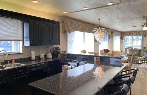 Marathon House | Waterfront,100' seawall W/Dockage up to 30', Pool, Easy Ocean & Gulf Access!