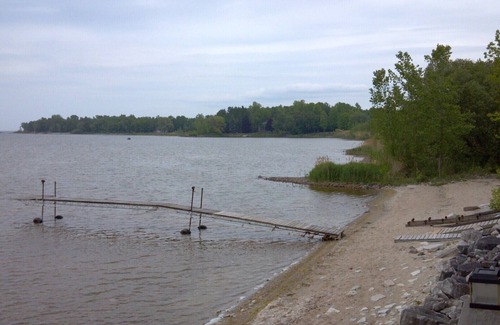 Sturgeon Bay Cottage | Waterfront 2 b.r. Bay View Cottage/sunsets/wineries/lighthouses/beaches/fishing