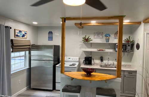 Grove Apartment | Waterfront 2 Bedroom/Duplex G/Newly Remodeled