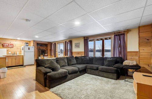 Pittsburg Apartment | Waterfront 3BR Close ATV Access Trails