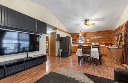 Pittsburg Apartment | Waterfront 3BR Close ATV Access Trails