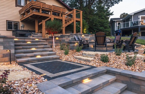 Mauston House | Waterfront 3BR | Hot Tub | Castle Rock