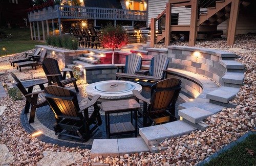 Mauston House | Waterfront 3BR | Hot Tub | Castle Rock