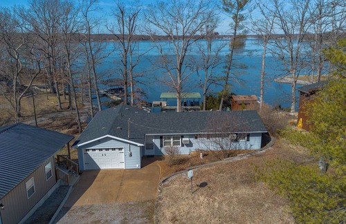 Marion House | Waterfront 4-Bedroom Pet Friendly Lake House w/dock for boat, fishing, swimming