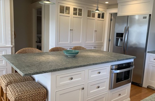 Bonnet Shores House | Waterfront 4 Bedroom House with Beautiful Views - Short Walk to Kelly Beach!