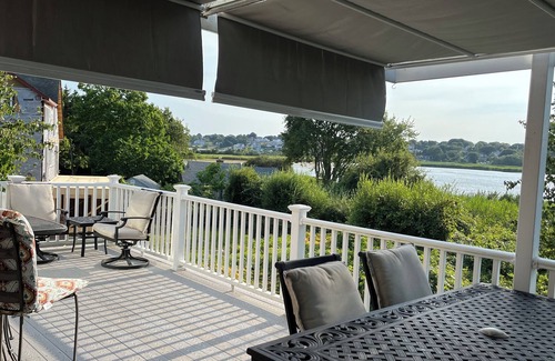 Bonnet Shores House | Waterfront 4 Bedroom House with Beautiful Views - Short Walk to Kelly Beach!
