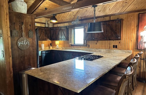 Broken Bow Cabin | Waterfront 4 bedroom Cabin with Outdoor Amenities
