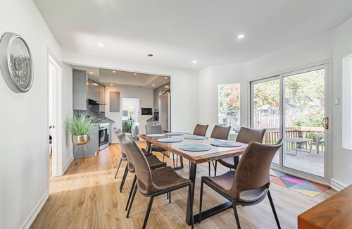 Port Credit House | Waterfront 4BR Bungalow by Lake in Port Credit, Mississauga close to Airport