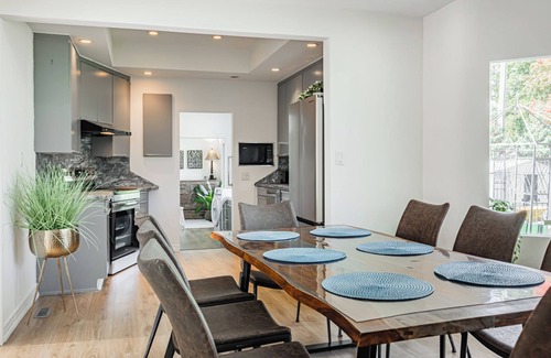 Port Credit House | Waterfront 4BR Bungalow by Lake in Port Credit, Mississauga close to Airport