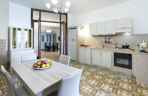 Santa Flavia Apartment | Waterfront apartment with beach access