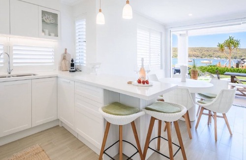 Booker Bay Apartment | Waterfront apartment, stroll to Ettalong