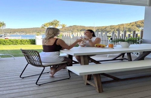 Booker Bay Apartment | Waterfront apartment, stroll to Ettalong