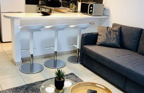 L'Autre-Bord Apartment | WATERFRONT APARTMENT