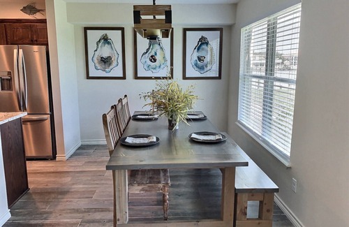 Harbor Oaks Condo | Waterfront Bayhouse condo on Canoe Lake. Three Pools. Boat slip. Tennis.