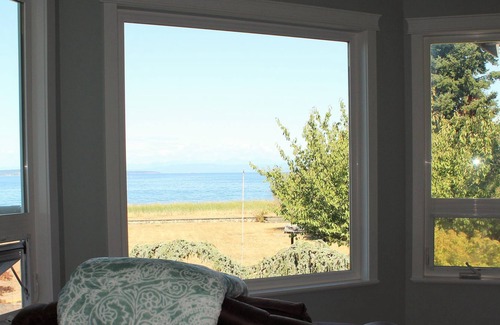 Regional District of Nanaimo House | Waterfront Beach House-🐾 BIKE/HIKE/GOLF