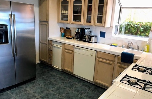 Belmont Shore Apartment | Waterfront Beach House Belmont Shore with amazing views sleeps 8 family friendly