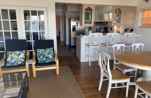 Belmont Shore Apartment | Waterfront Beach House Belmont Shore with amazing views sleeps 8 family friendly