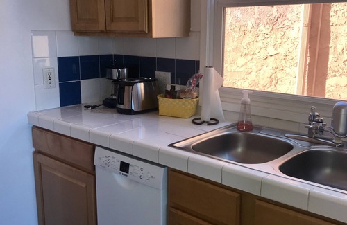 Belmont Shore Apartment | Waterfront Belmont Shore Studio Great View & Deck space Available Jan 15 yearly