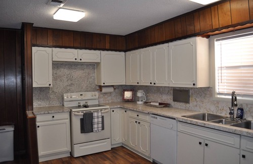 Hemphill Cabin | Waterfront Cabin at Six Mile Boat Ramp on Lake Toledo Bend