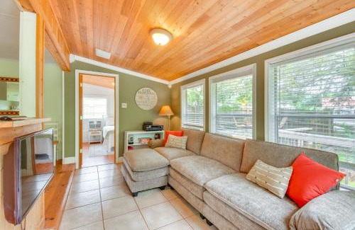 Townville House | Waterfront Cabin with Private Dock on Lake Hartwell!