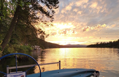 Nine Mile Falls Ski Chalet | Waterfront Chalet sleeps 8, Hot Tub, fire pit, Rope Swing, private dock & more!