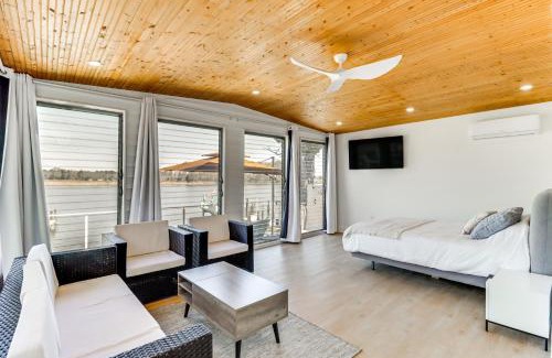 Colonial Beach Apartment | Waterfront Colonial Beach Studio with Boat Dock!