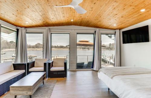 Colonial Beach Apartment | Waterfront Colonial Beach Studio with Boat Dock!